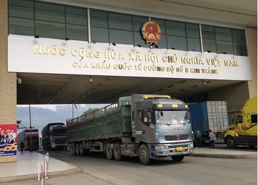 Lập 'vùng xanh' tập kết hàng hóa nông sản tại biên giới - Ảnh 3.