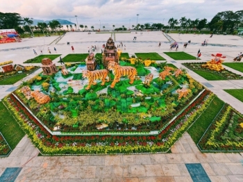 Linh vật năm Nhâm Dần liên tiếp xuất hiện khiến người dân thích thú