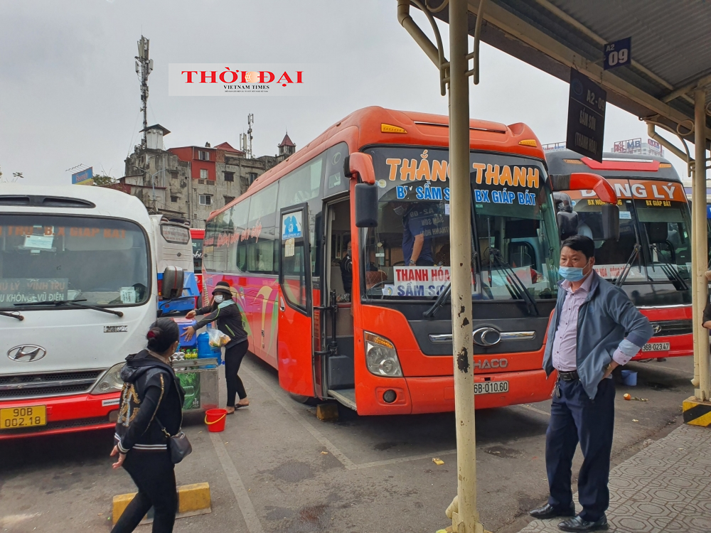 Hà Nội: Xe khách không chở quá 20 hành khách, bến xe vắng người về ăn Tết