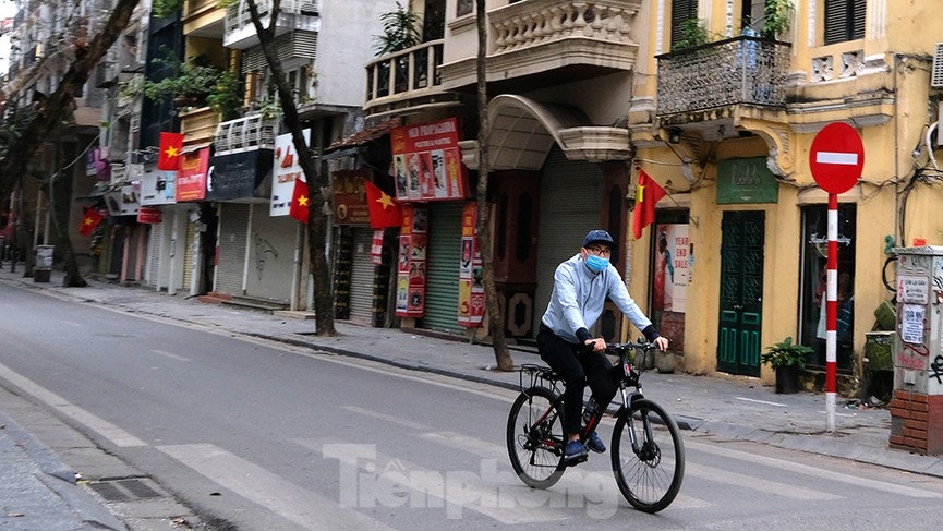 Khoảnh khắc Hà Nội yên bình sáng mùng 1 Tết Tân Sửu Khoảnh khắc Hà Nội yên bình sáng mùng 1 Tết Tân Sửu