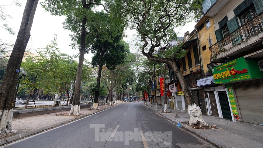 Khoảnh khắc Hà Nội yên bình sáng mùng 1 Tết Tân Sửu Khoảnh khắc Hà Nội yên bình sáng mùng 1 Tết Tân Sửu