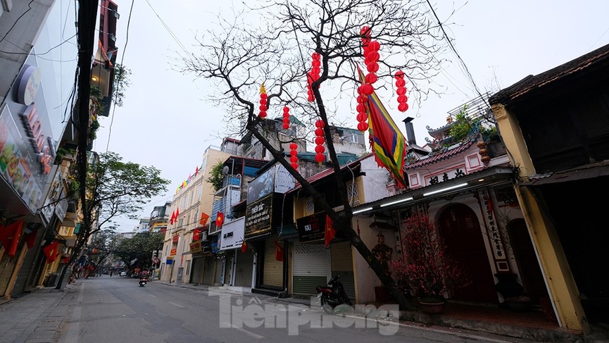 Khoảnh khắc Hà Nội yên bình sáng mùng 1 Tết Tân Sửu