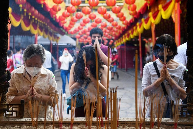 Người dân Châu Á đón Tết Tân Sửu 2021 trong trầm lắng vì dịch COVID-19