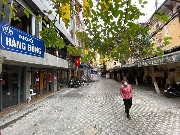 Hàng loạt di tích đóng cửa, quán ăn, cafe chỉ bán mang về ở Hà Nội