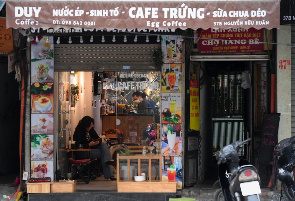 Hàng loạt di tích đóng cửa, quán ăn, cafe chỉ bán mang về ở Hà Nội