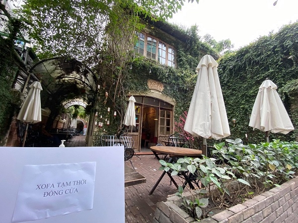 Hàng loạt di tích đóng cửa, quán ăn, cafe chỉ bán mang về ở Hà Nội