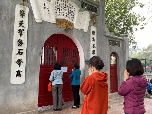 Quán ăn, cafe chuyển sang bán mang về, hàng loạt di tích đóng cửa