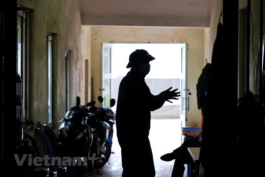 Một ngày của những người chăm sóc 'ông ba mươi' ở vườn thú Hà Nội