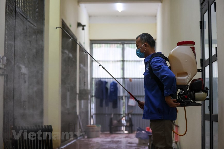 Một ngày của những người chăm sóc 'ông ba mươi' ở vườn thú Hà Nội