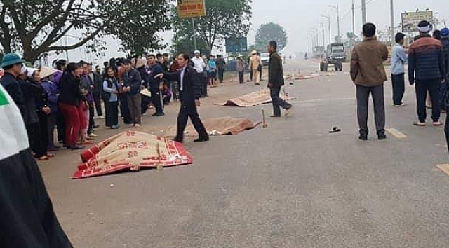xe khach dam thang doan dua tang hon 10 nguoi thuong vong