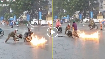 Ba người đàn ông dùng nước dập lửa và cái kết 'khó tin'
