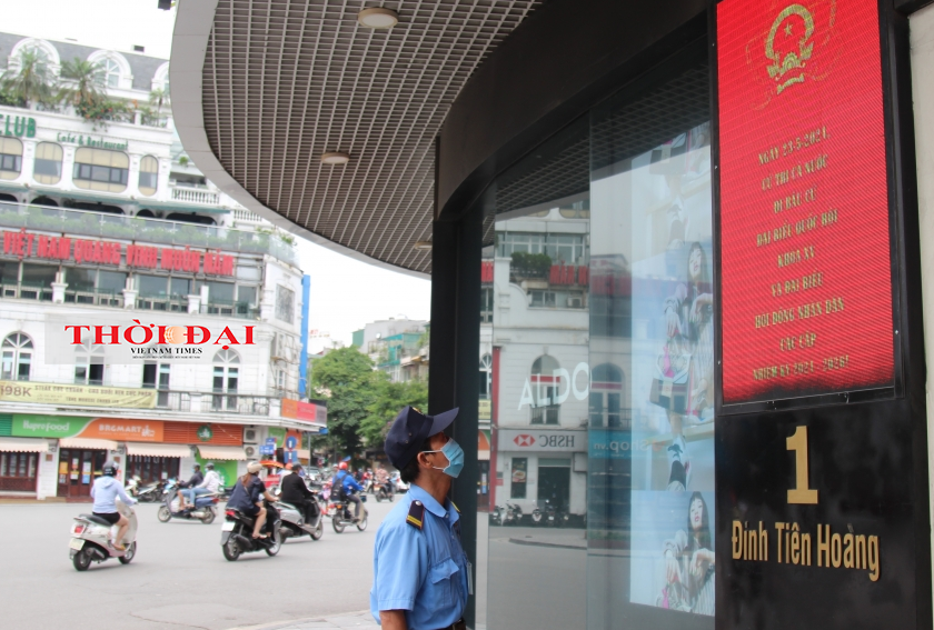 Hà Nội tràn ngập băng rôn, biểu ngữ chào mừng bầu cử đại biểu Quốc hội khóa XV và đại biểu HĐND các cấp nhiệm kỳ 2021-2026