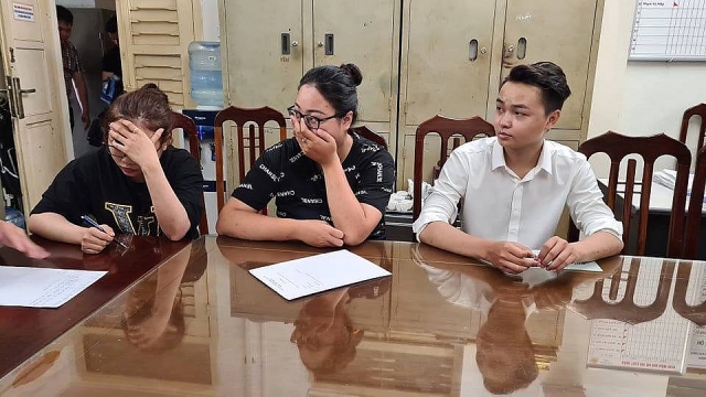 Bóc gỡ ổ nhóm 9x chuyên làm giấy tờ giả để chiếm đoạt tiền ngân hàng boc go o nho m 9x chuye n la m gia y to gia de chie m doa t tie n nga n ha ng