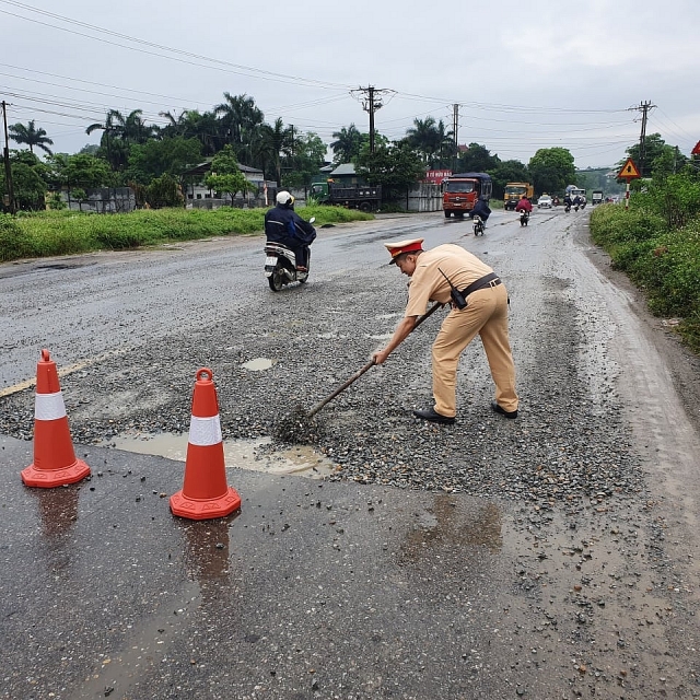 csgt va duong giup dan di lai an toan