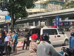 Lái xe công nghệ đột quỵ tại ngã tư Láng Hạ