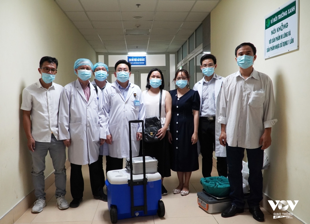 Năng lượng tích cực: CSGT mở đường hơn 100km để mang món quà 