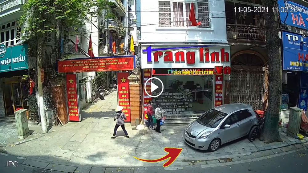 Nhầm chân ga, tài xế 