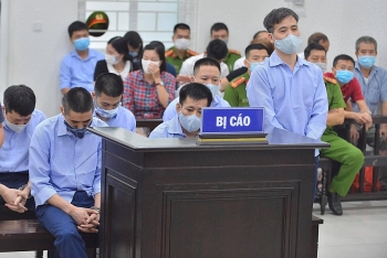 Hoãn phiên xét xử vụ án 