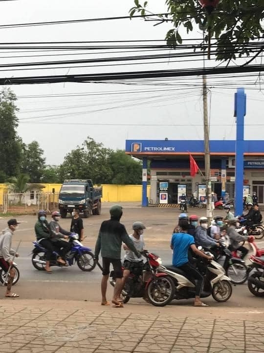 Mâu thuẫn, 2 nữ sinh kéo hàng chục thanh thiếu niên đi hỗn chiến