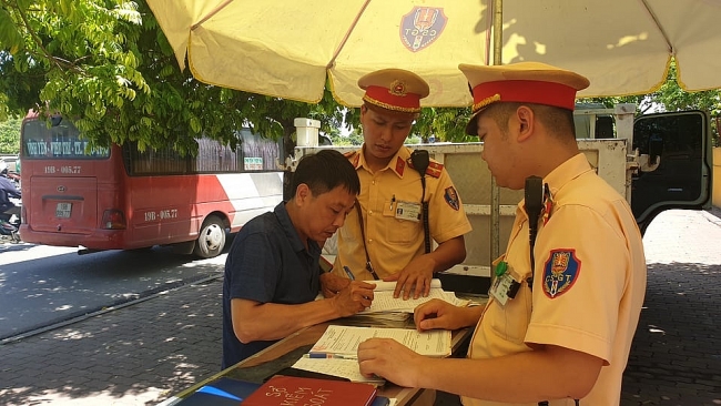 xu ly xe kha ch cha y ru a bo 1kmh