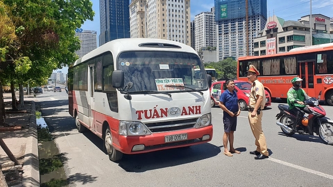 xu ly xe kha ch cha y ru a bo 1kmh