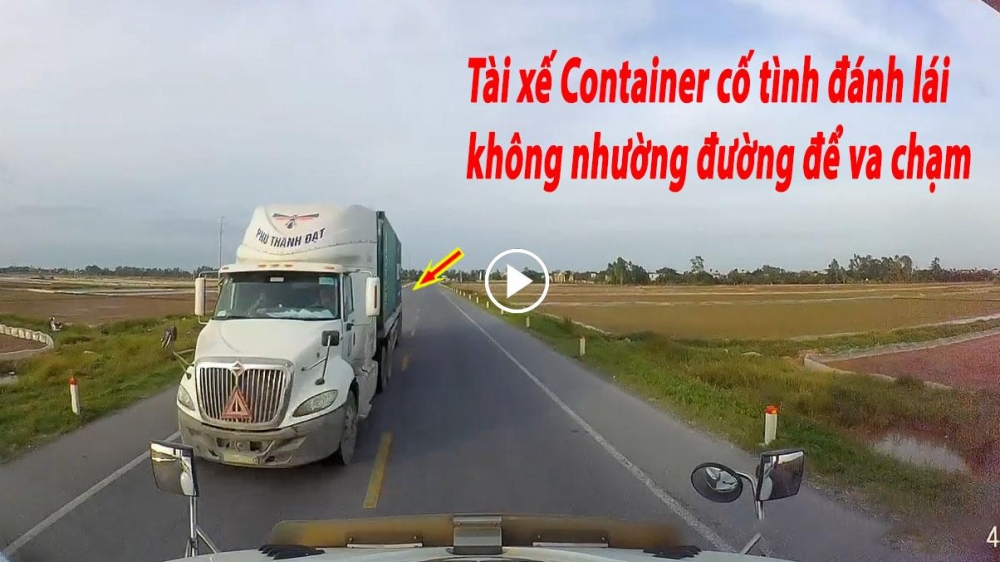 Tranh cãi về tình huống thiếu 'đạo đức lái xe' của tài xế Container
