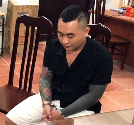 ba t nghi can da m che t ba n nha u vi tranh tra tien