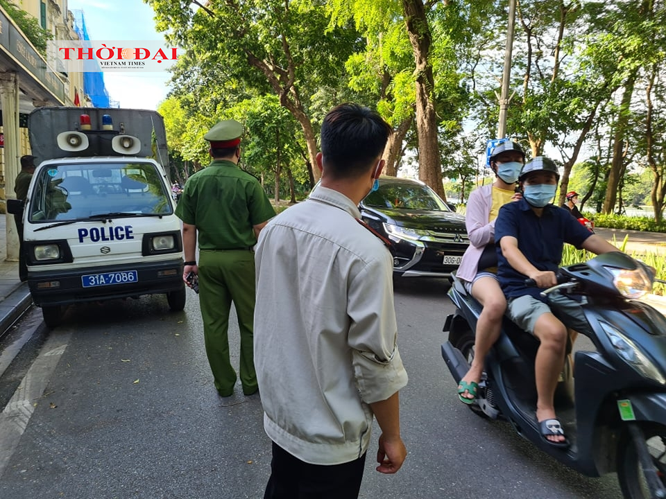 Đẩy mạnh xử phạt không đeo khẩu trang trong phố cổ