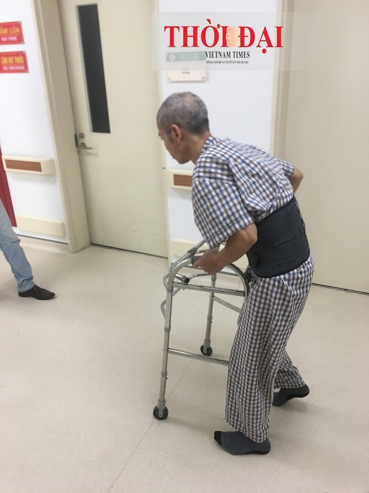 Ly kỳ kể chuyện người chuyên chữa bệnh“bán mặt cho đất” noi kho benh gu va cach chua tri bang phau thuat