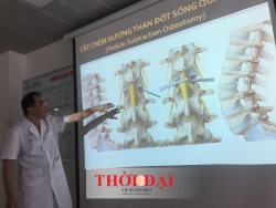 Ly kỳ kể chuyện người chuyên chữa bệnh“bán mặt cho đất”