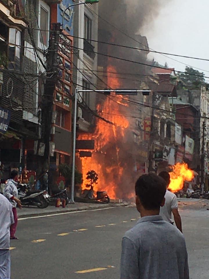 Toàn cảnh cháy lớn tại cửa hàng gas ở Sa Pa
