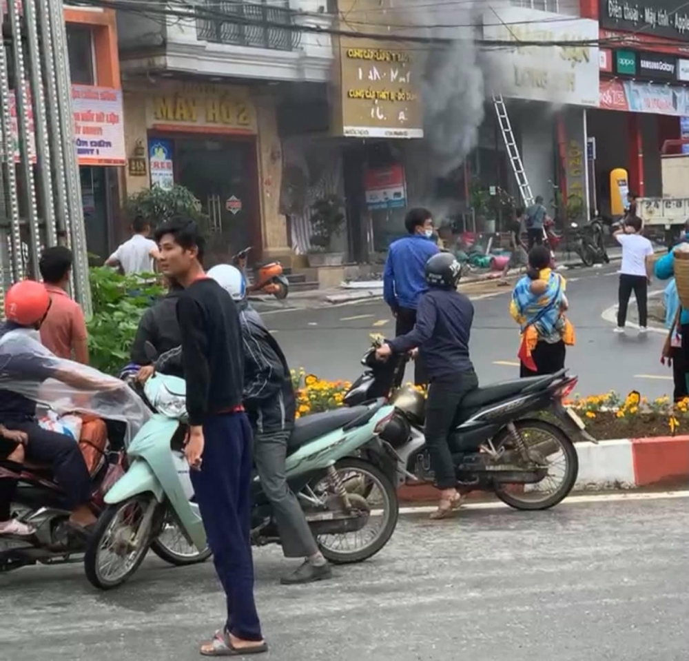 Toàn cảnh cháy lớn tại cửa hàng gas ở Sa Pa