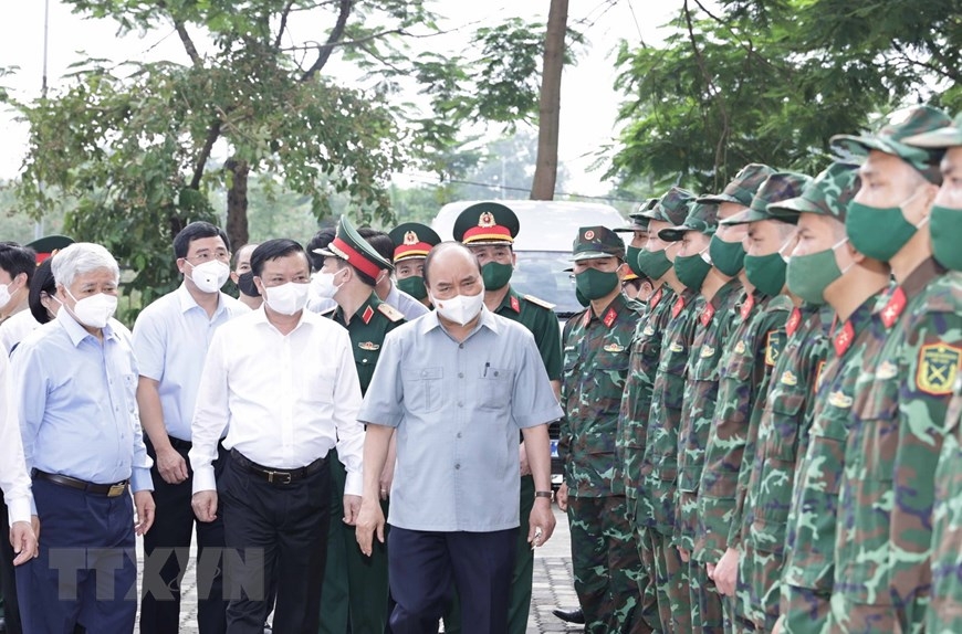 Chủ tịch nước động viên các cơ sở điều trị và phòng chống COVID-19
