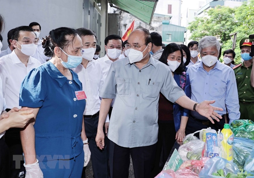 Chủ tịch nước động viên các cơ sở điều trị và phòng chống COVID-19