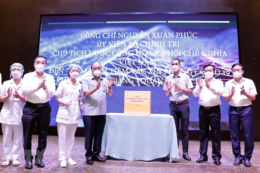 Chủ tịch nước động viên các cơ sở điều trị và phòng chống COVID-19