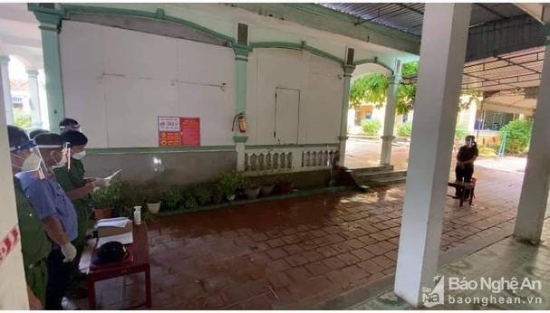 Khởi tố người phụ nữ trốn cách ly chống người thi hành công vụ