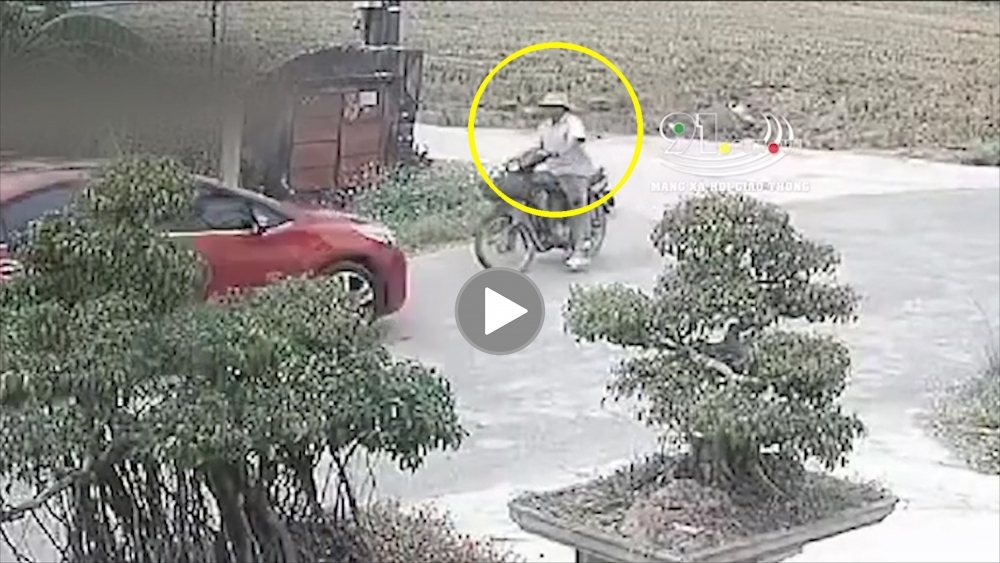 Không giảm tốc khi qua ngã 3, ô tô con gây 