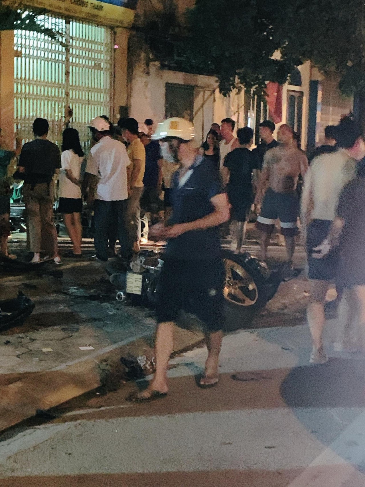 Hiện trường vụ xế hộp đâm liên hoàn nhiều phương tiện, người bị thương nằm la liệt