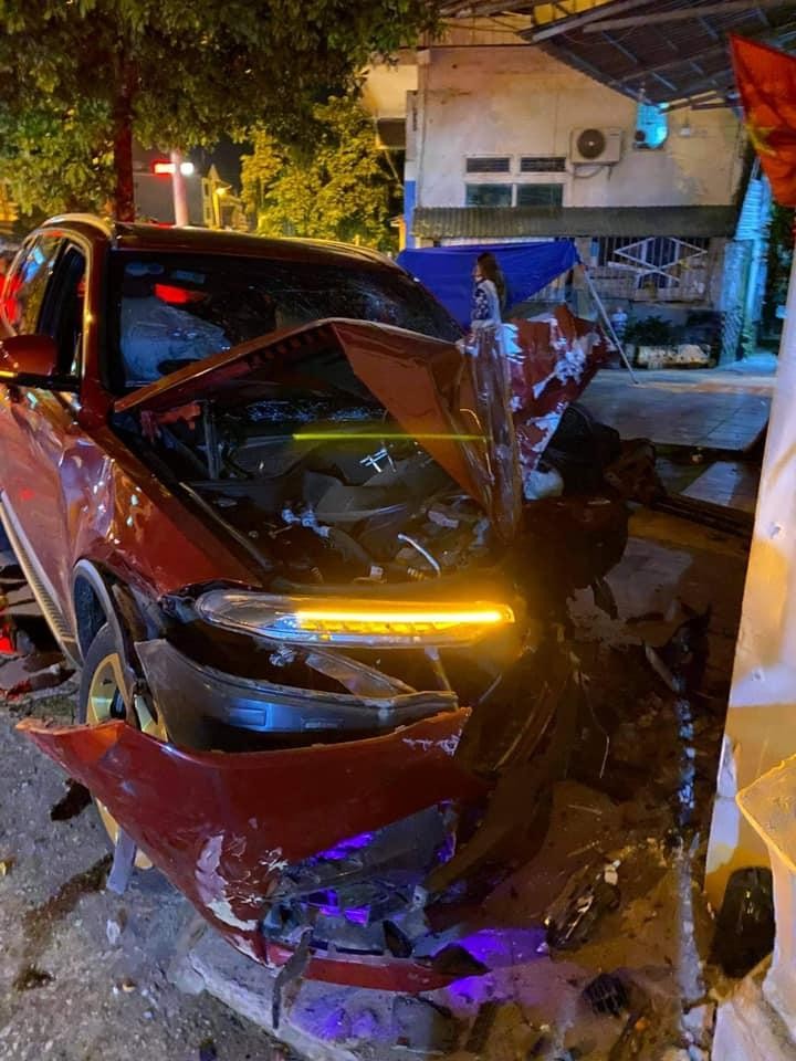 Hiện trường vụ xế hộp đâm liên hoàn nhiều phương tiện, người bị thương nằm la liệt
