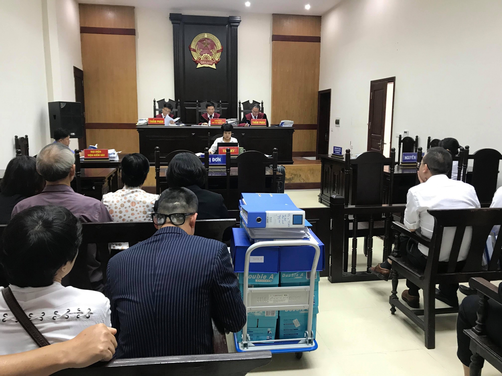 tam hoan phien xet xu phuc tham vu tranh chap quyen so huu tri tue vo thuc canh ngay xua