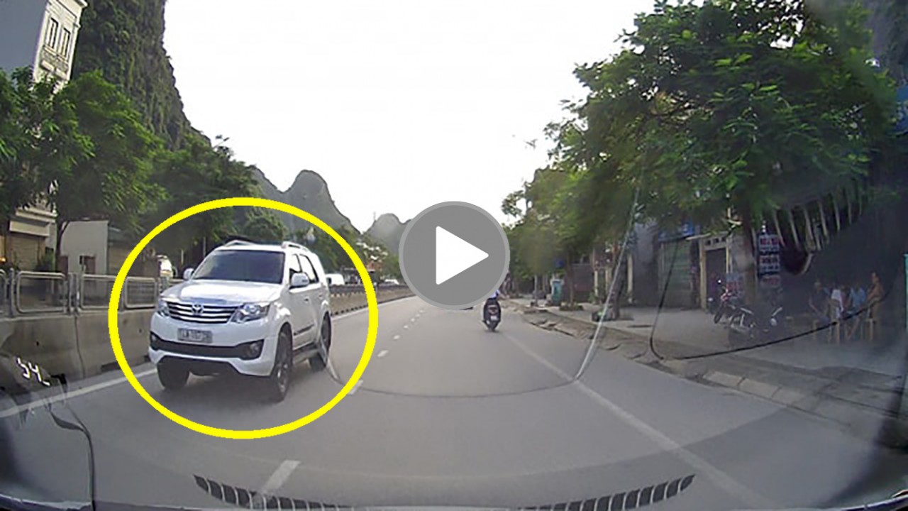 Ô tô thản nhiên phóng ngược chiều trên đường Quốc lộ