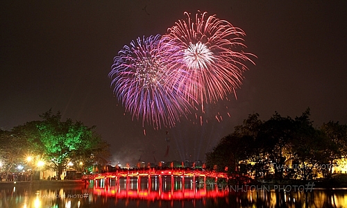 ha noi ban phao hoa tai tat ca cac quan huyen thi xa trong dem giao thua