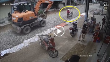 may xuc bat can khien cu ba dat xe dap gap nan