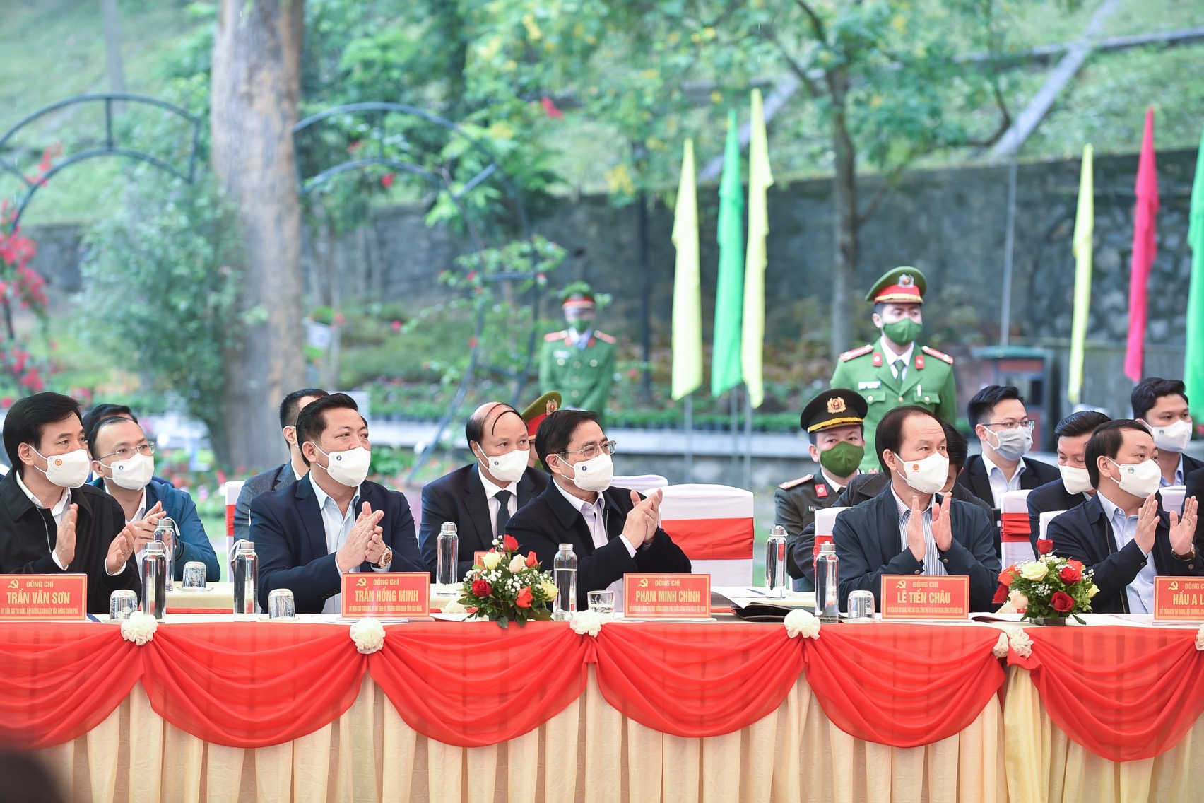 Chùm ảnh: Thủ tướng Phạm Minh Chính dâng hương tưởng nhớ Bác Hồ, dự Ngày hội Đại đoàn kết với đồng bào Pác Bó