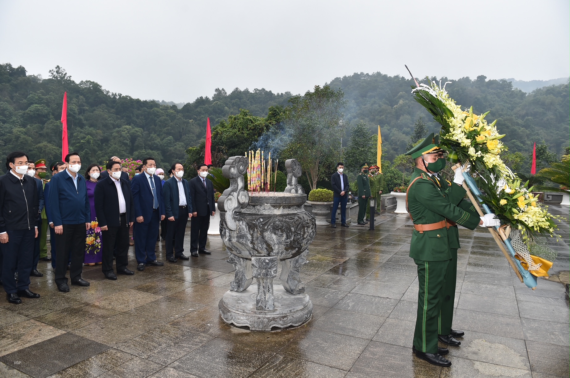Chùm ảnh: Thủ tướng Phạm Minh Chính dâng hương tưởng nhớ Bác Hồ, dự Ngày hội Đại đoàn kết với đồng bào Pác Bó