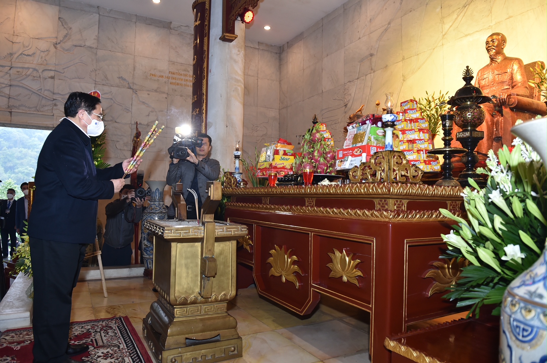 Chùm ảnh: Thủ tướng Phạm Minh Chính dâng hương tưởng nhớ Bác Hồ, dự Ngày hội Đại đoàn kết với đồng bào Pác Bó