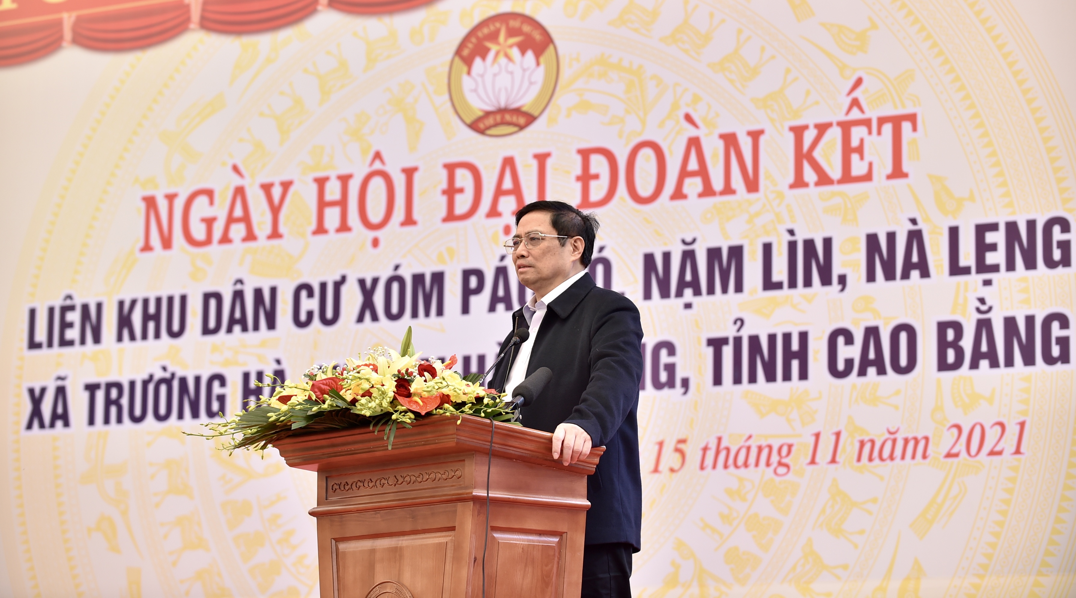 Chùm ảnh: Thủ tướng Phạm Minh Chính dâng hương tưởng nhớ Bác Hồ, dự Ngày hội Đại đoàn kết với đồng bào Pác Bó