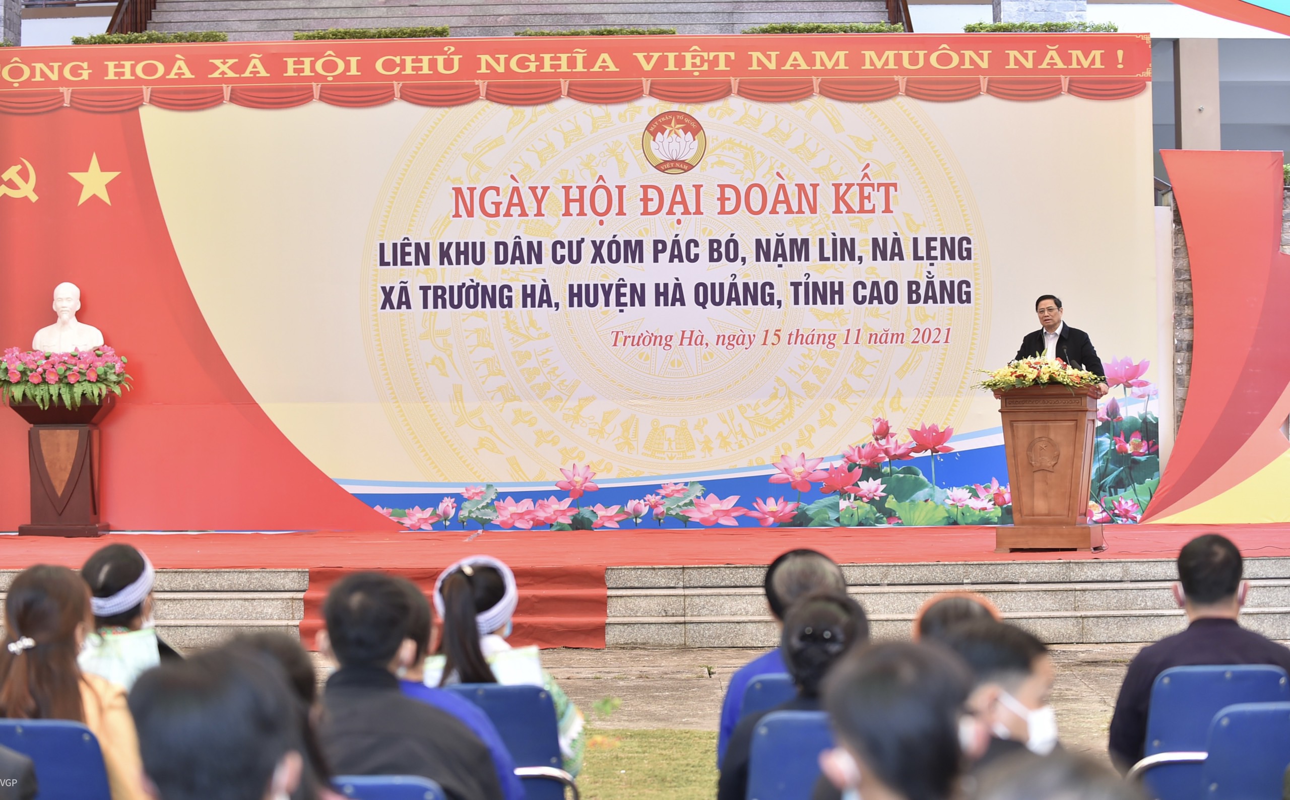 Chùm ảnh: Thủ tướng Phạm Minh Chính dâng hương tưởng nhớ Bác Hồ, dự Ngày hội Đại đoàn kết với đồng bào Pác Bó