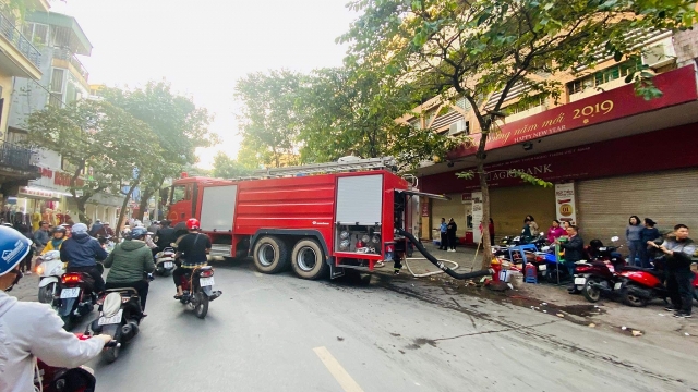 ha noi chay karaoke nhat thong tren pho thi sach