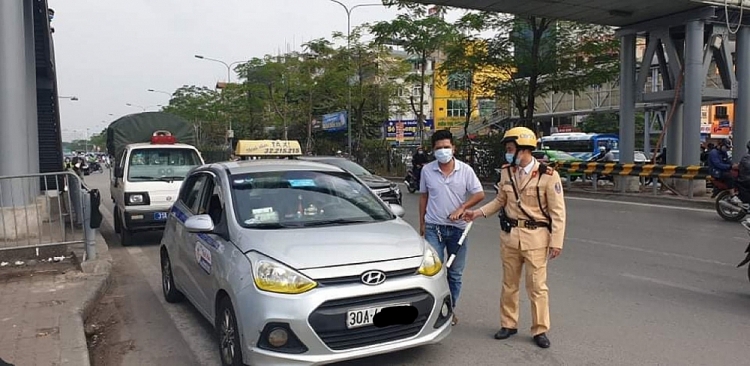 Vi phạm giao thông 55 lần trước cổng Bệnh viện Bạch Mai: Cứ vắng bóng lực lượng chức năng là lái xe lại vi phạm